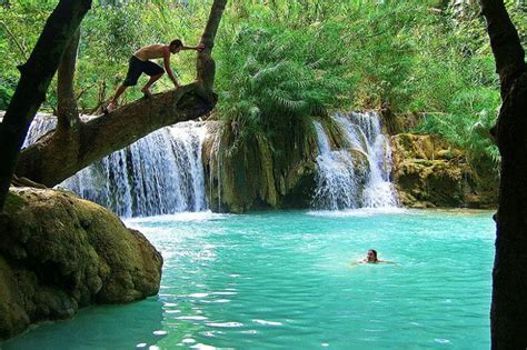  Qoba Waterfall: Odkryj Zjawiskowe Schody Natury i Tajemnicze Baseny!